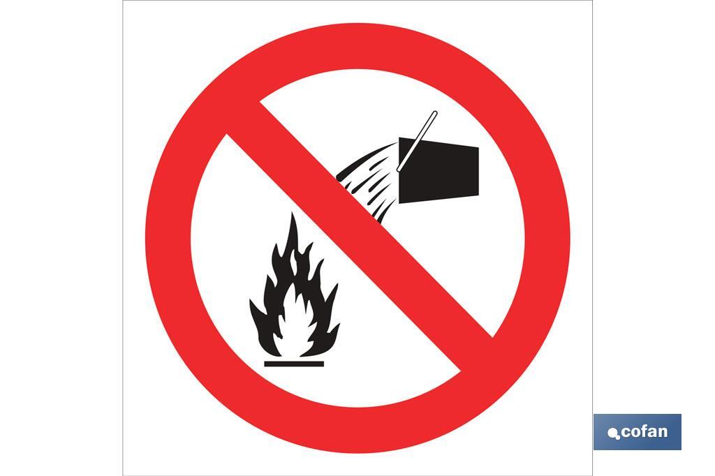 Prohibido apagar fuego con agua - Cofan