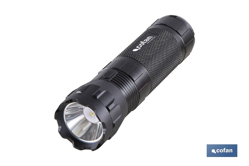 Arrancador portátil de baterías 600 A | Con linterna LED y power bank USB | 330 lúmenes | Adecuado para coches de gasolina hasta 5000 cc y diésel hasta 3000 cc - Cofan