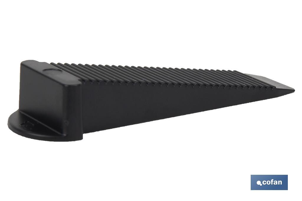 Reusable tile levelling wedges for a perfectly levelled surface | Dimensions: 80 x 17 x 14mm - Cofan