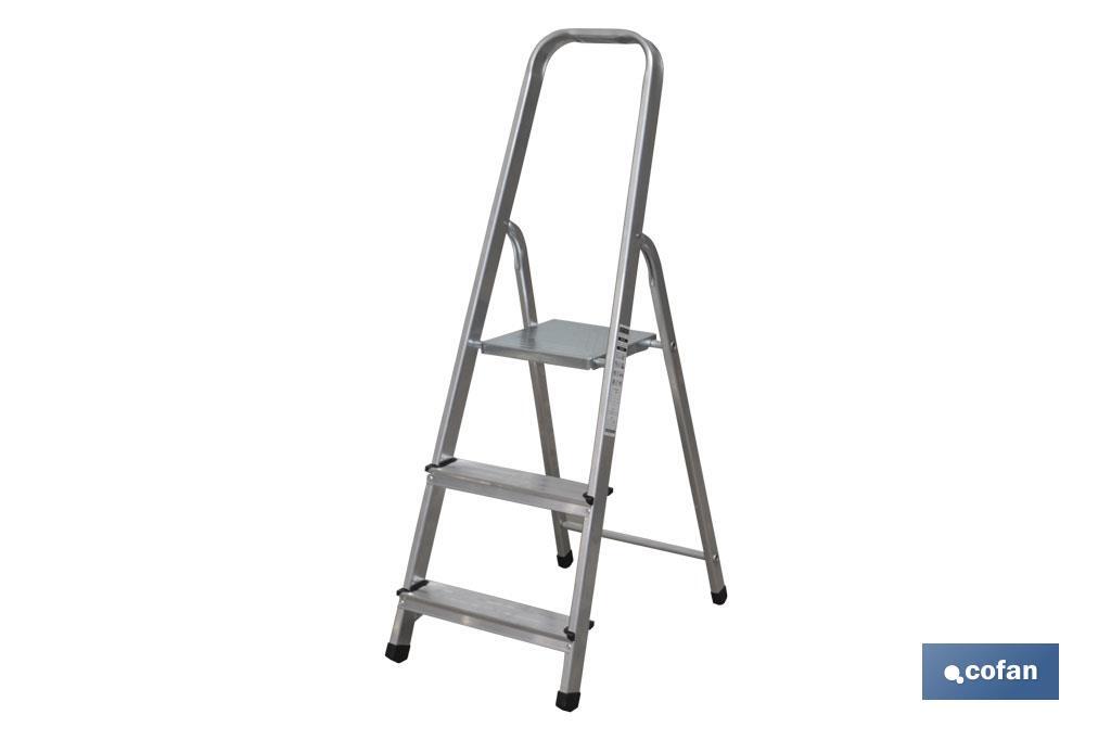 Scala di alluminio per uso domestico da 2 a 8 gradini | Dimensioni: da 0,41 a 2,41 metri di altezza | Normativa EN 131 - Cofan