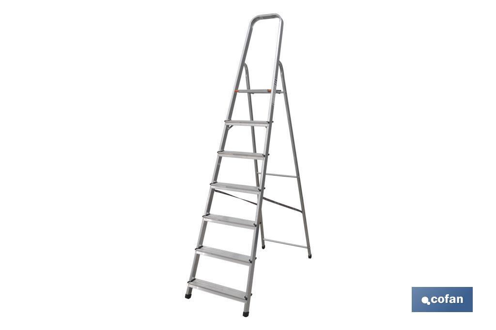 Scala di alluminio per uso domestico da 2 a 8 gradini | Dimensioni: da 0,41 a 2,41 metri di altezza | Normativa EN 131 - Cofan