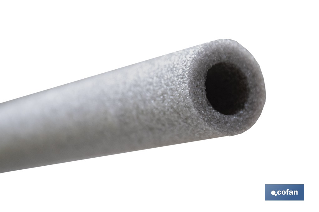 Coquillas aislantes para tuberías | Material: polietileno expandido | Color: gris | Protección térmica y anticorrosión | Disponible en diferentes diámetros y longitudes - Cofan