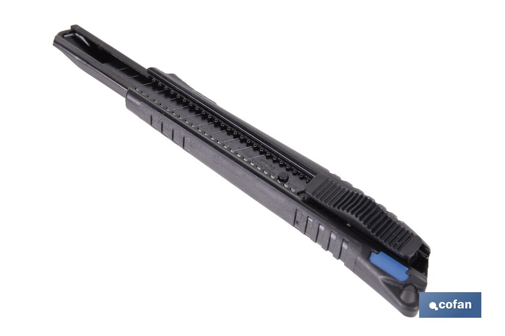 Cúter profesional de ABS | Con recubrimiento antideslizante TPR | Hoja negra ultra afilada SK2 | Bloqueo automático | Disponible en 3 medidas - Cofan