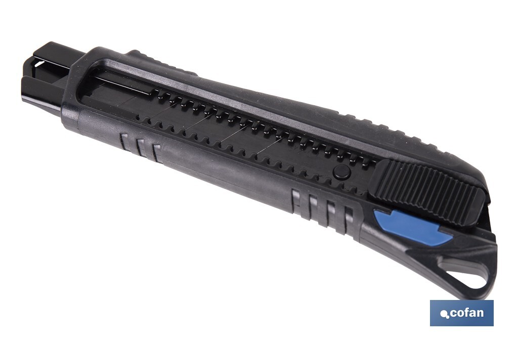 Cúter profesional de ABS | Con recubrimiento antideslizante TPR | Hoja negra ultra afilada SK2 | Bloqueo automático | Disponible en 3 medidas - Cofan