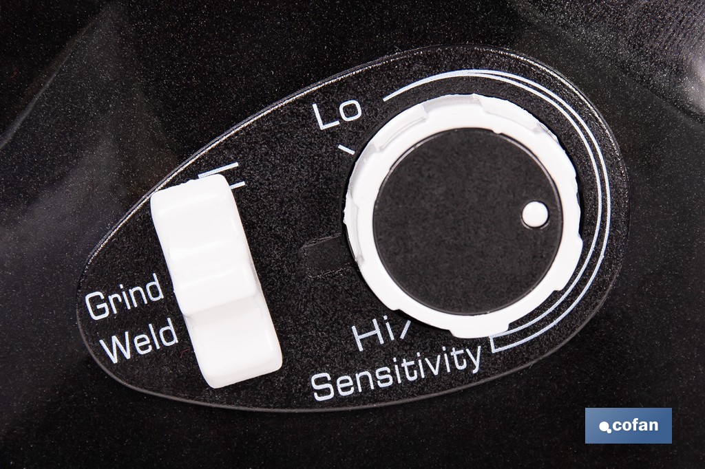 Casco de soldadura automático Red Surfing | Solar, oscurecimiento automático DIN 9-13 | 4 sensores y visor amplio DIN 9-13 | Adecuado para soldadura tipo ARC, MIG, MAG y TIG - Cofan