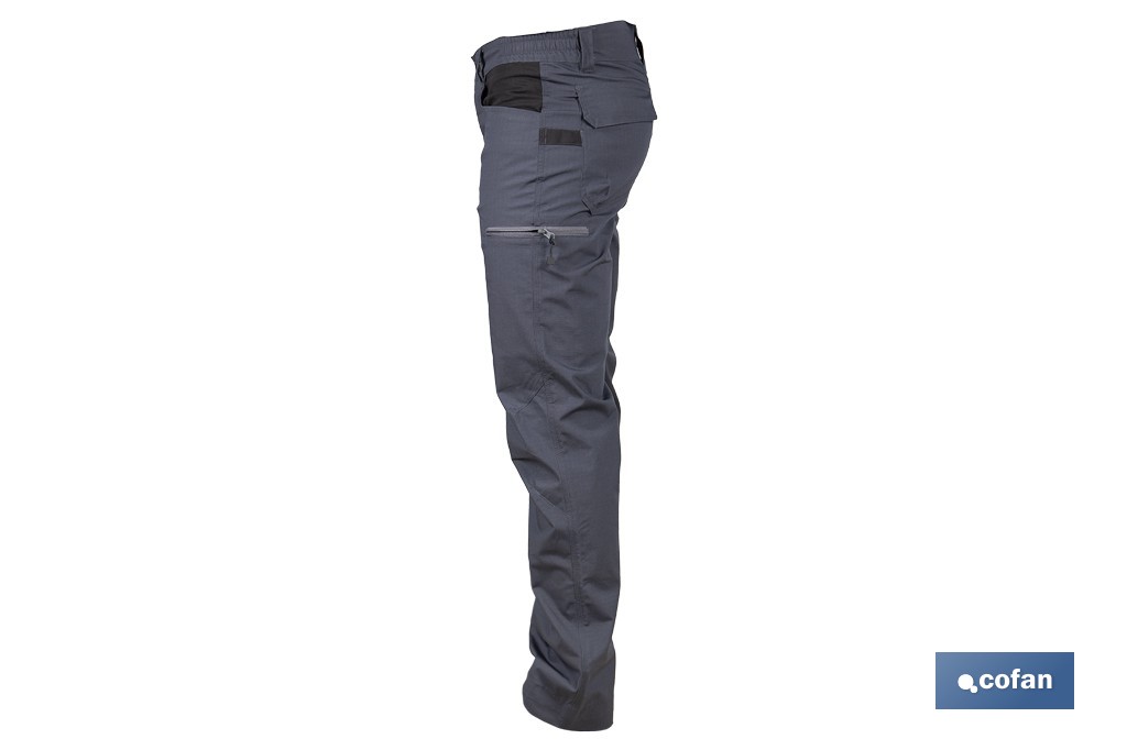 Pantalón de trabajo modelo Loki en gris | Elástico, ligero con múltiples bolsillos | Materiales: 65 % poliéster, 32 % algodón | Disponible en amplio rango de tallas - Cofan