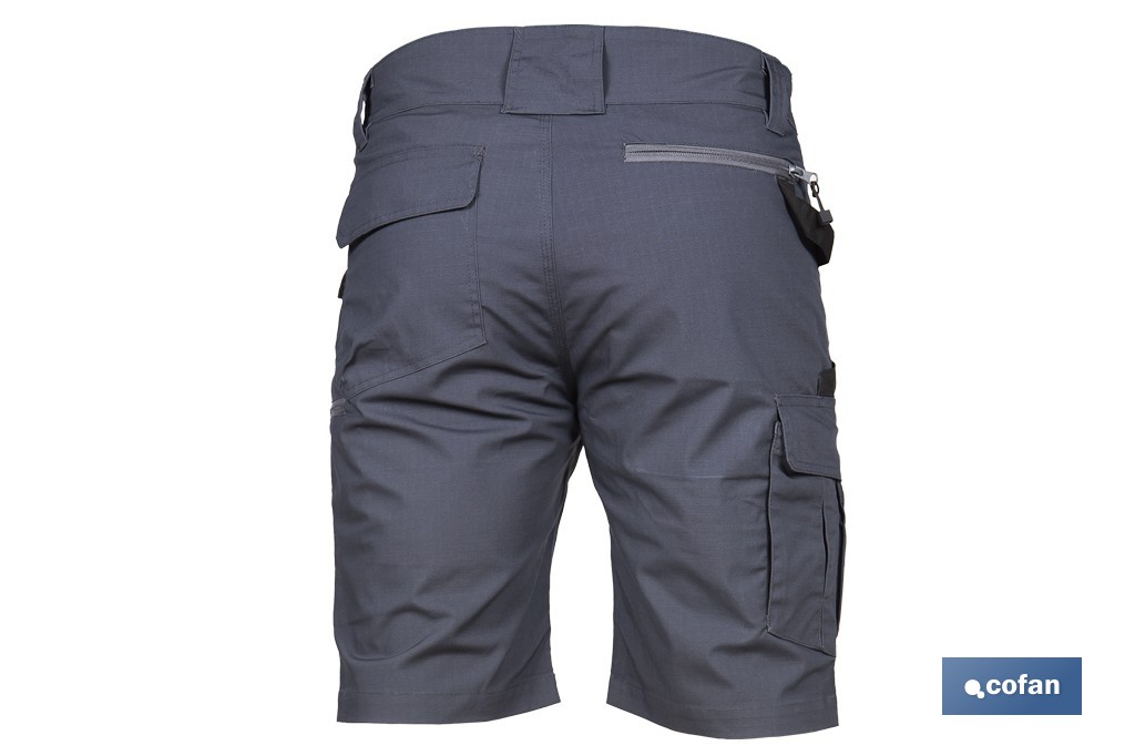 Bermudas de trabajo modelo Frigg en gris y negro | Elásticas, ligeras con múltiples bolsillos y protección lumbar| Materiales: 65 % poliéster y 32 % algodón | Disponibles en amplio rango de tallas - Cofan