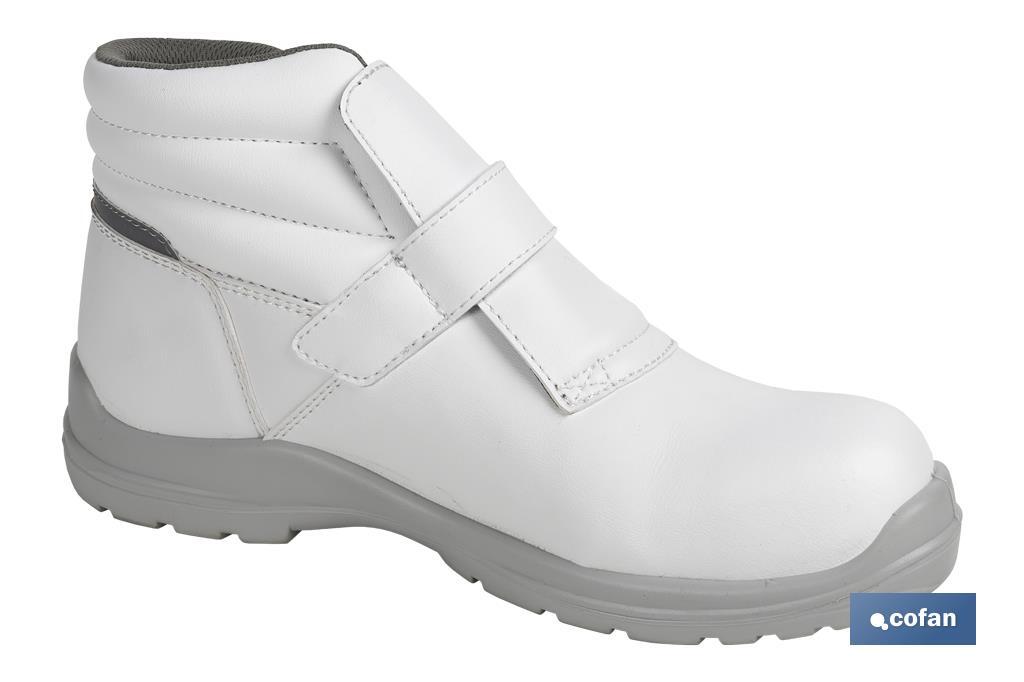 S2 SRC white safety boot | Sizes available range from 35 to 47 (EU) | White Eagle Model - Cofan