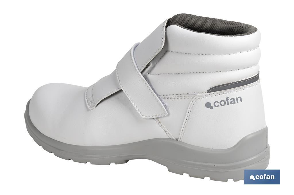 S2 SRC white safety boot | Sizes available range from 35 to 47 (EU) | White Eagle Model - Cofan