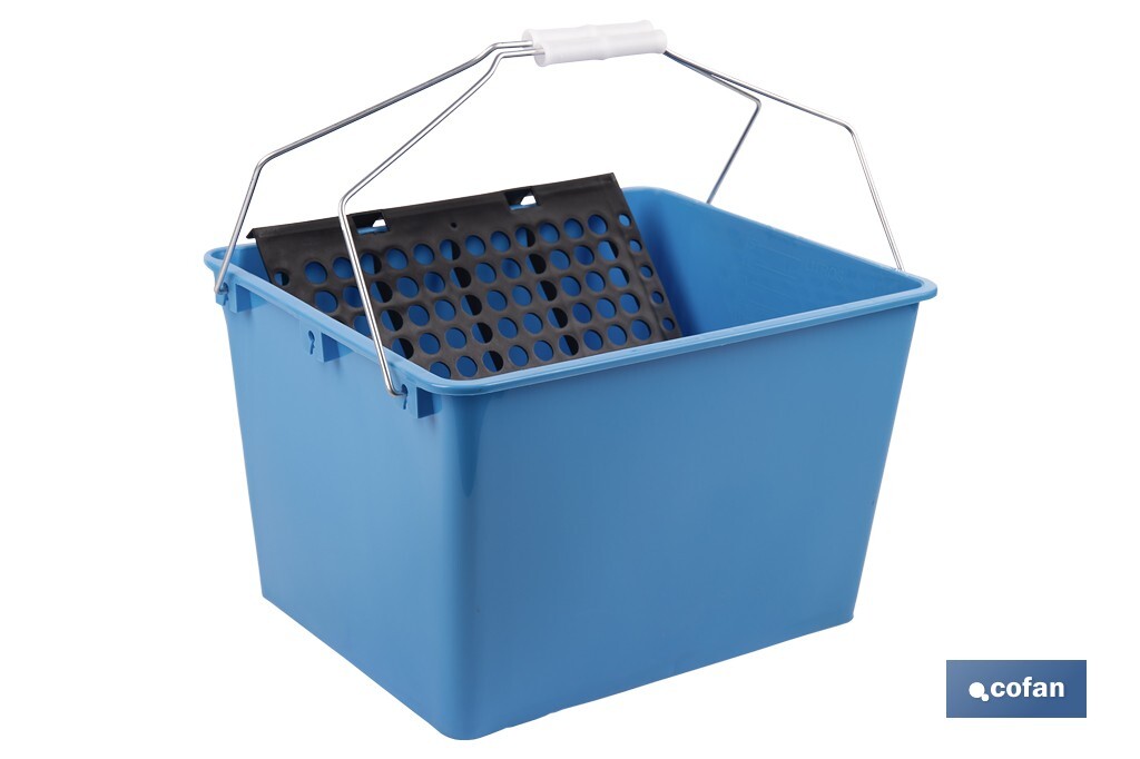 Paint scuttle with tray | Metal handles included | Intended for professional use - Cofan