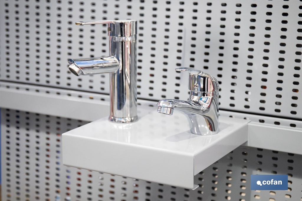 Bandeja metálica para exposición de grifería | Montaje horizontal o vertical | Medidas: 23,5 x 23,5 x 7,5 cm - Cofan