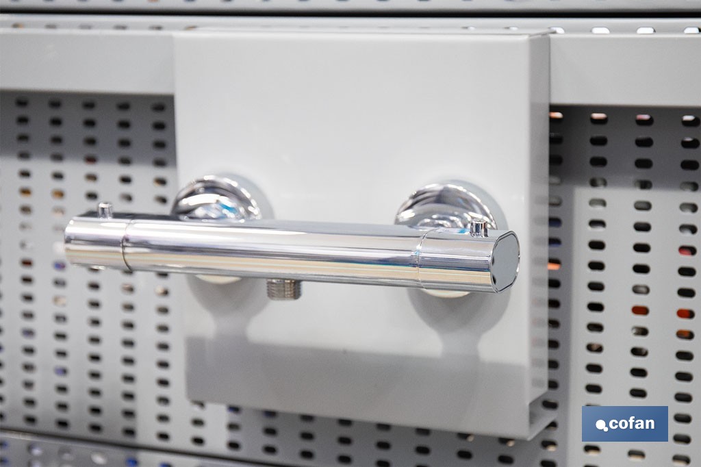 Bandeja metálica para exposición de grifería | Montaje horizontal o vertical | Medidas: 23,5 x 23,5 x 7,5 cm - Cofan