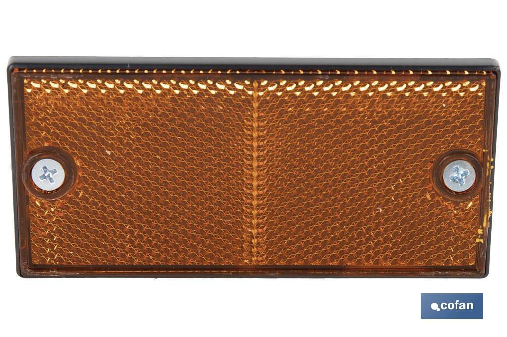 Catadióptrico rectangular con tornillos para fijar a vehículos | Producto homologado | Medidas: 106 x 50 mm | Disponible en 3 colores - Cofan