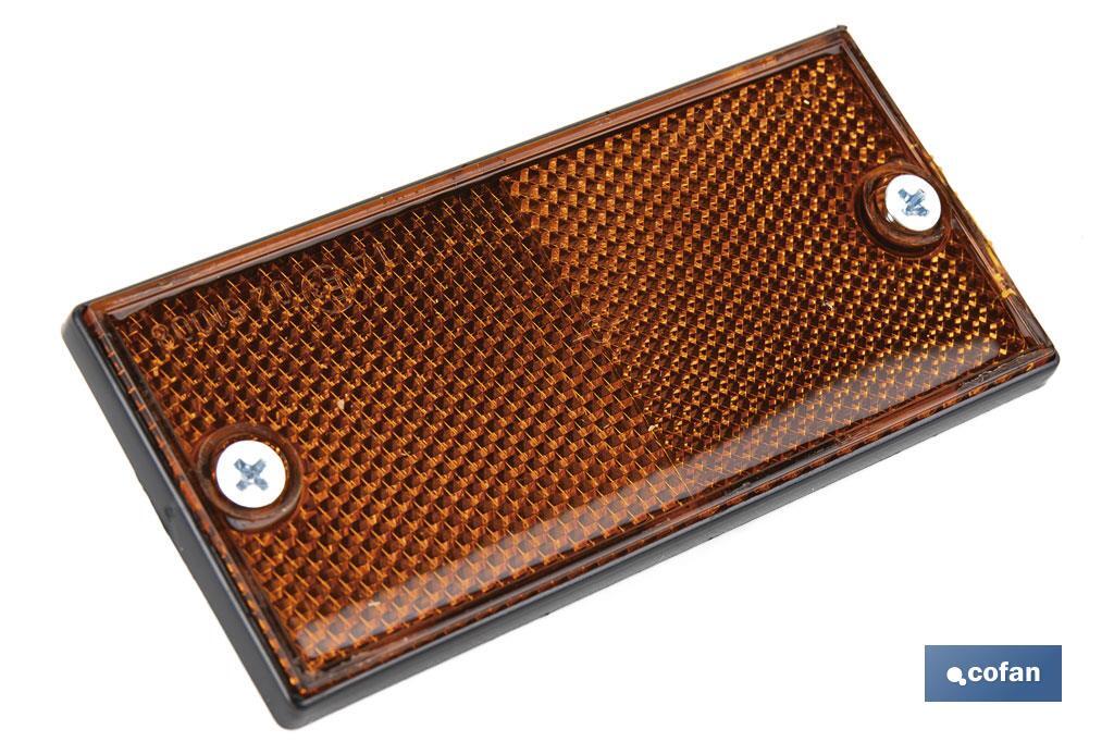 Catadióptrico rectangular con tornillos para fijar a vehículos | Producto homologado | Medidas: 106 x 50 mm | Disponible en 3 colores - Cofan