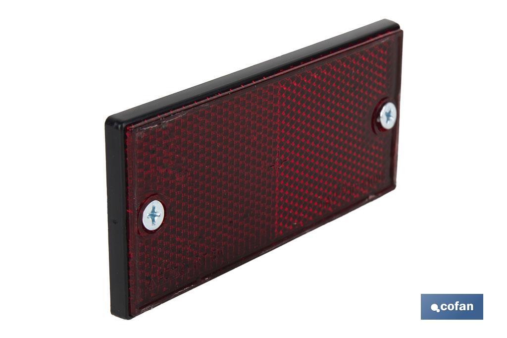 Catadióptrico rectangular con tornillos para fijar a vehículos | Producto homologado | Medidas: 106 x 50 mm | Disponible en 3 colores - Cofan