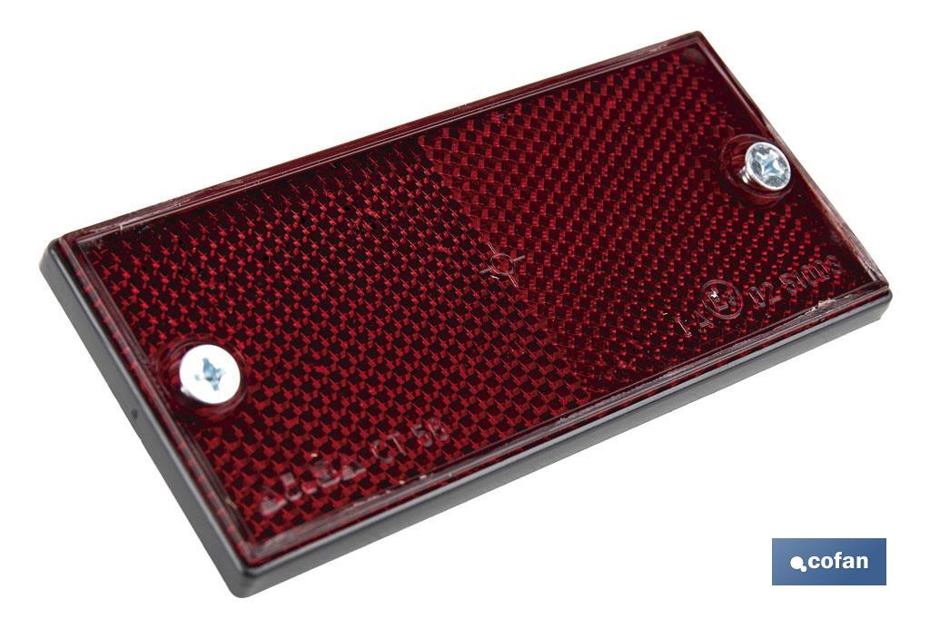 Catadióptrico rectangular con tornillos para fijar a vehículos | Producto homologado | Medidas: 106 x 50 mm | Disponible en 3 colores - Cofan