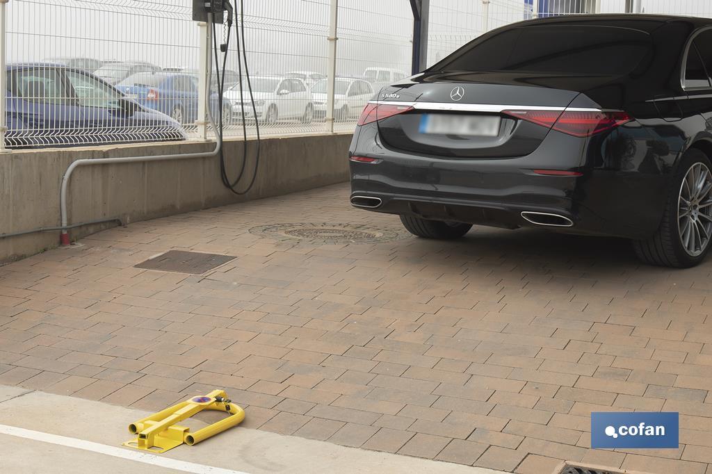 Bloqueo para parking con cerradura integrada | Barrera para plaza de aparcamiento en color amarillo - Cofan