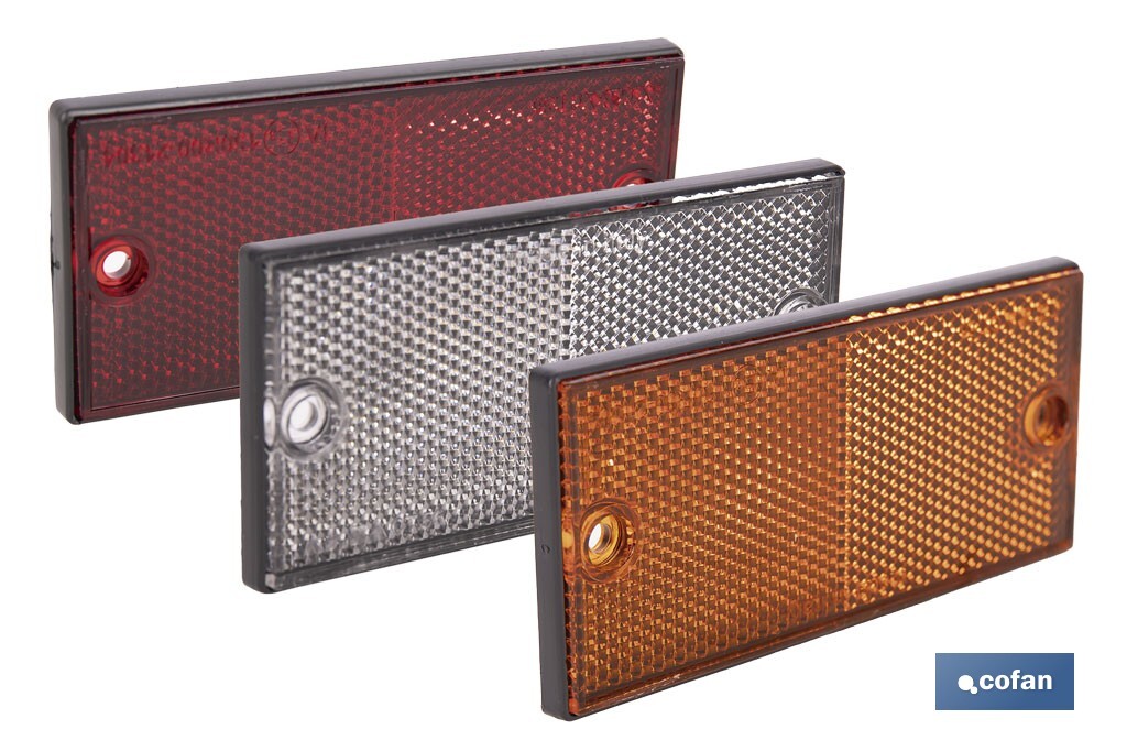 Catadióptrico rectangular con agujeros | Tornillos no incluidos | Producto homologado | Disponible en 3 colores diferentes | Medidas: 106 x 50 mm - Cofan