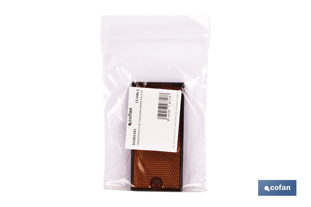 Catadióptrico rectangular con agujeros | Tornillos no incluidos | Producto homologado | Disponible en 3 colores diferentes | Medidas: 106 x 50 mm - Cofan