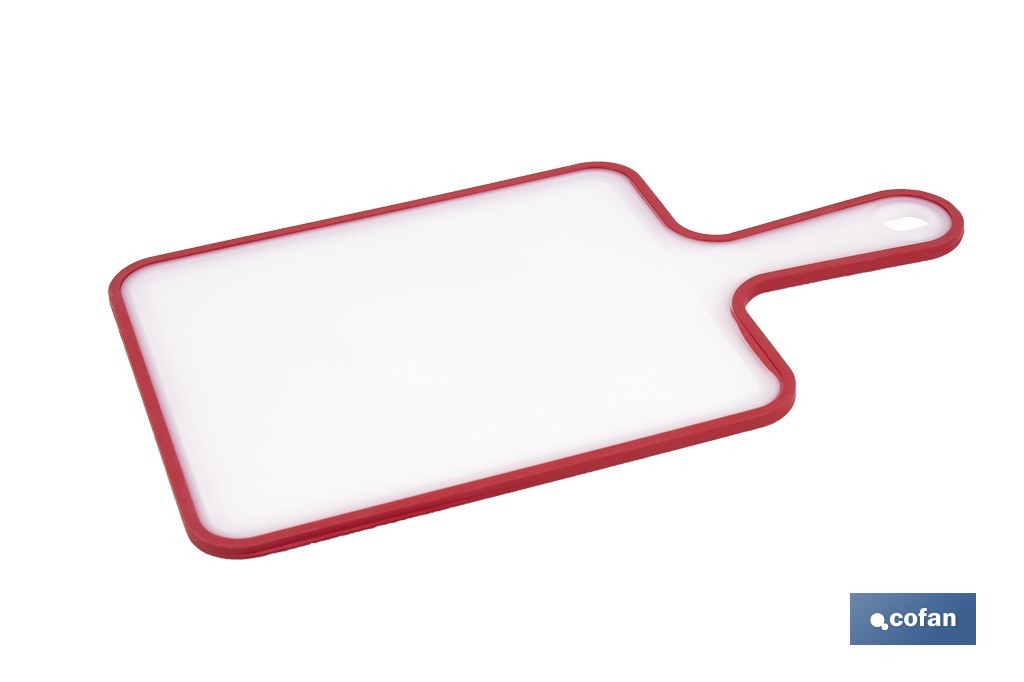 Tabla de corte antideslizante con mango ergonómico | Materiales: PP + TPE | Color: blanco con borde rojo | Disponible en diferentes medidas - Cofan