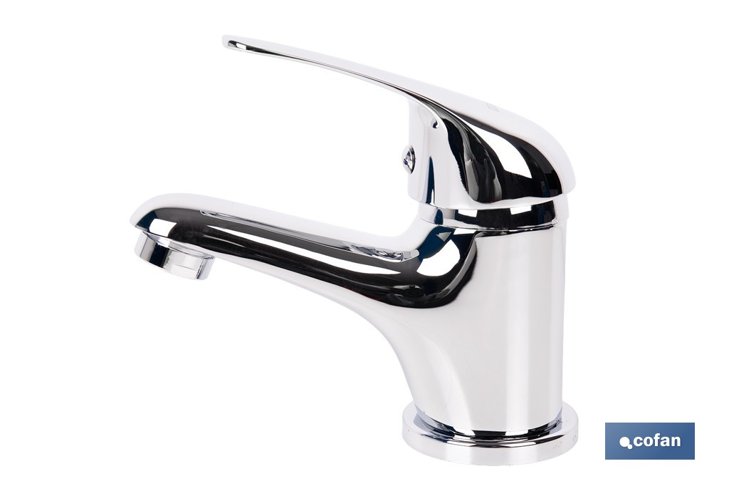 Grifo monomando para lavabo con acabado cromado | Incluye latiguillos y cartucho cerámico de 40 mm | Gama Ölfus - Cofan