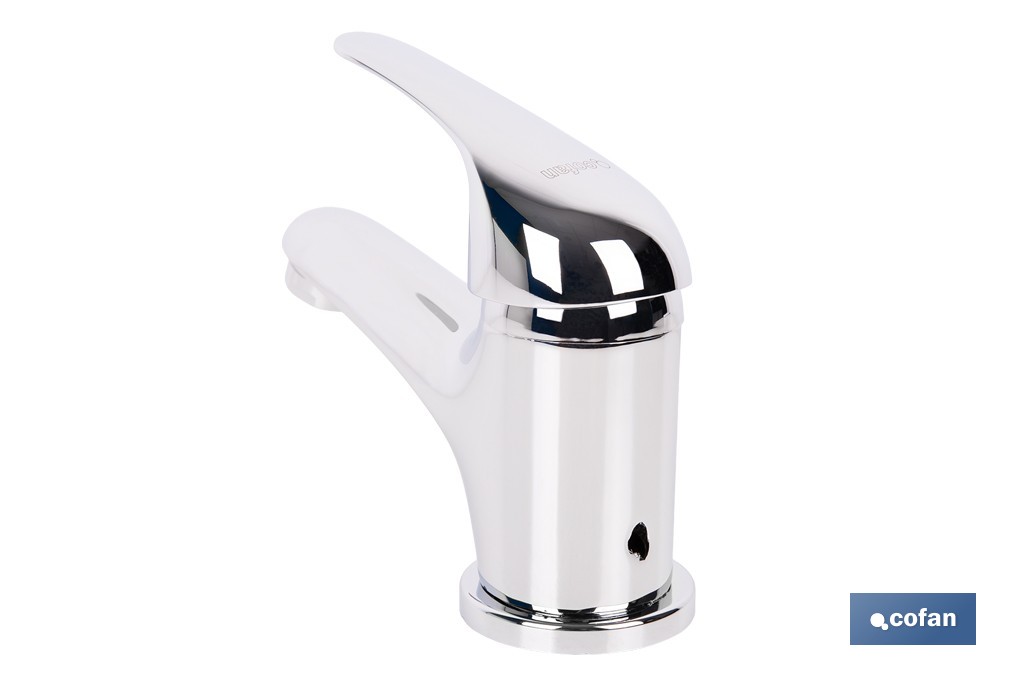 Grifo monomando para lavabo con acabado cromado | Incluye latiguillos y cartucho cerámico de 40 mm | Gama Ölfus - Cofan