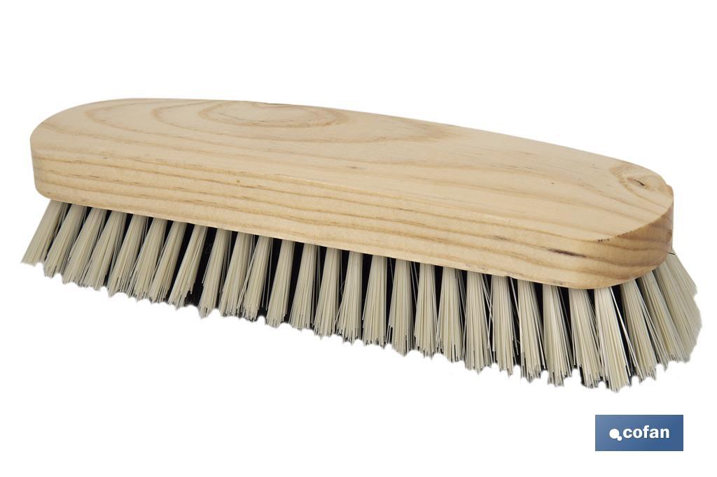 Cepillo de ropa con fibras de PVC | Cerdas suaves y resistentes | Mango ergonómico de madera | Longitud: 18,5 cm - Cofan