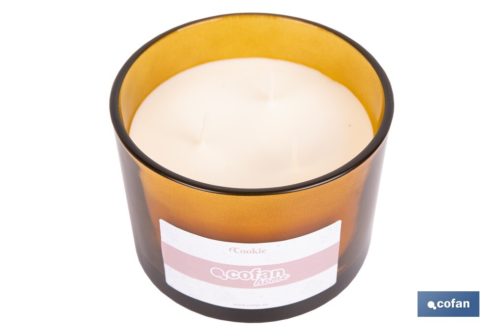 Vela aromática Cookie de 3 mechas | Cera de soja | Aroma a canela napolitana | Vaso de vidrio ámbar decorativo | Duración de combustión: 35 horas - Cofan