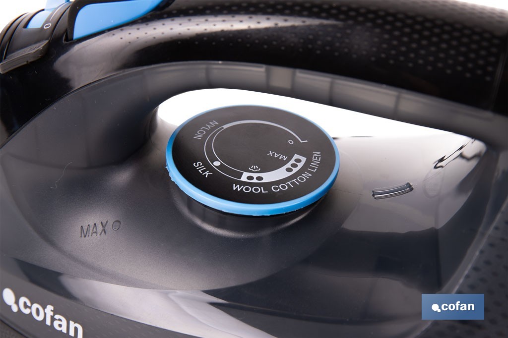 Plancha de vapor con suela de cerámica de doble capa | Potencia de 2400 W y depósito de 300 ml | Función vapor vertical y termostato ajustable - Cofan