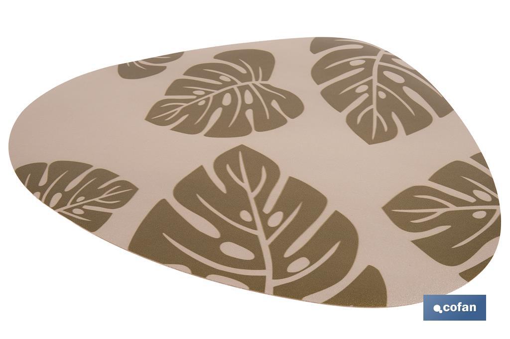 Bajoplato triangular con estampado de hojas | Pack de 6 salvamanteles individuales | Color: marrón | Material: PVC | Medidas: 45 x 36 cm - Cofan