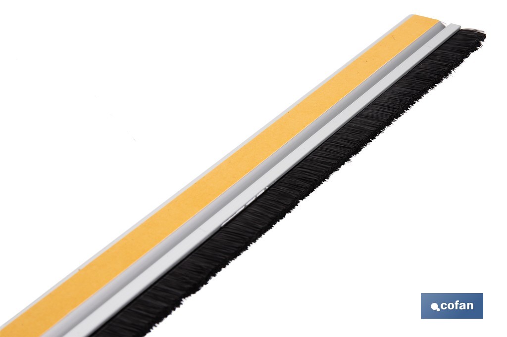Burlete adhesivo de aluminio con cepillo | Longitud de 92 cm | Disponible en diferentes acabados - Cofan