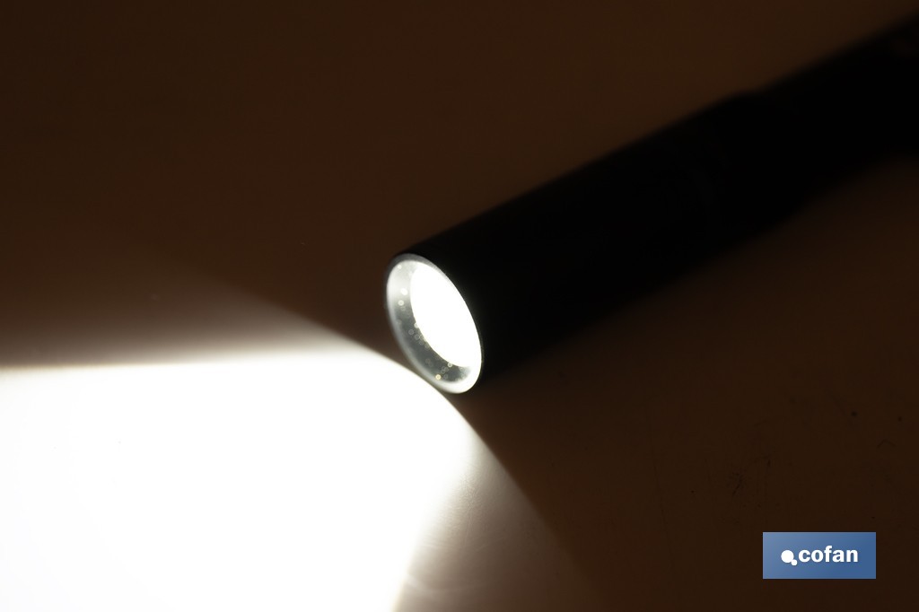 Linterna LED formato Bolígrafo Recargable de Aluminio | 3 funciones y enfoque ajustable | Cable USB-C incluido - Cofan