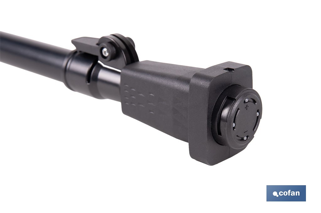 Pértiga extensible para tijeras de podar eléctricas | Ajustable desde 1,4 m hasta 2,07 m | Correa incluida y gatillo ergonómico - Cofan