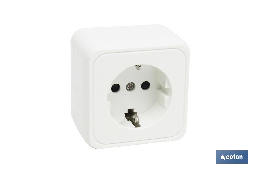 Base quadrada de superficie com tomada terra | Cor Branco | 16 A - 250 V - Cofan