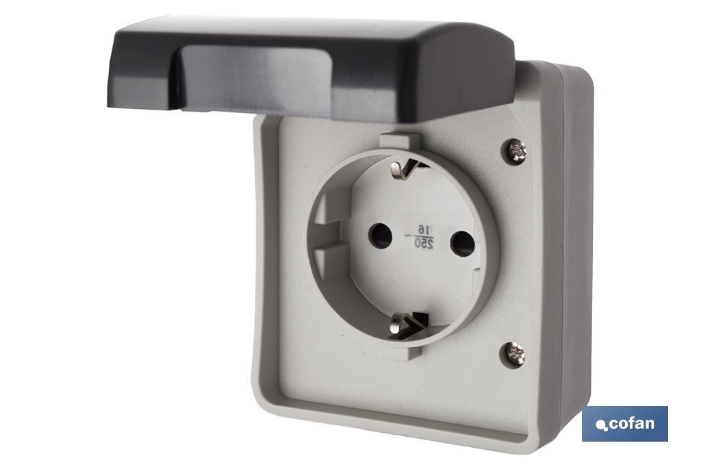 Base Enchufe con tapa IP44 | Para exteriores | 16 A - 250 V | Color gris - Cofan