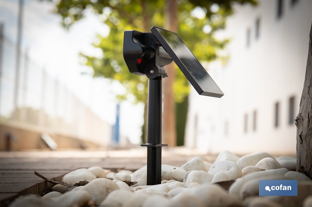 Pack de 4 apliques solares LED con sensor | Instalación en pared o suelo | Dos modos de iluminación | 3000 K, batería 3,7 V, 1500 mAh - Cofan