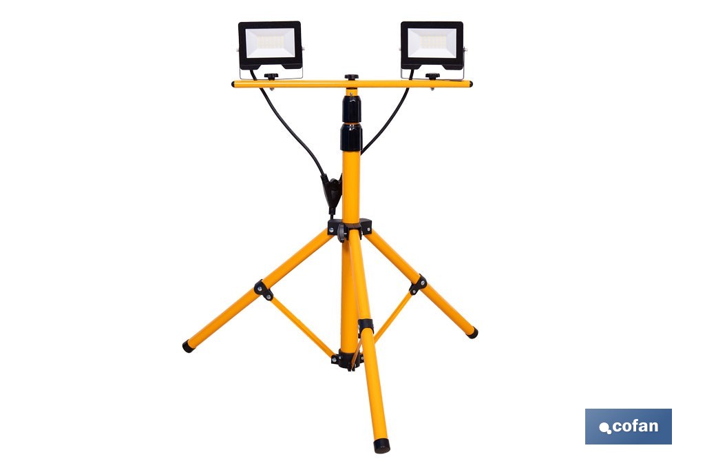 Trípode telescópico con 2 proyectores LED | 20 W, 3600 lm, protección IP65 | Cable de 1,5 con enchufe europeo - Cofan