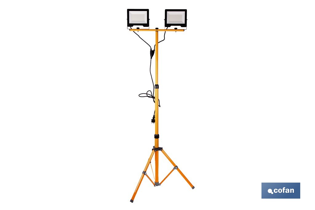 Trípode telescópico con 2 proyectores LED | Altura máxima 1,75 m, 50 W, 4500 lm, protección IP65 | Cable de 1,9 m con enchufe europeo - Cofan