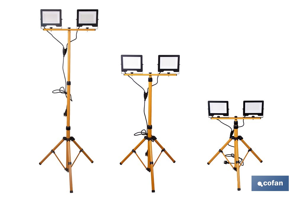 Trípode telescópico con 2 proyectores LED | Altura máxima 1,75 m, 50 W, 4500 lm, protección IP65 | Cable de 1,9 m con enchufe europeo - Cofan