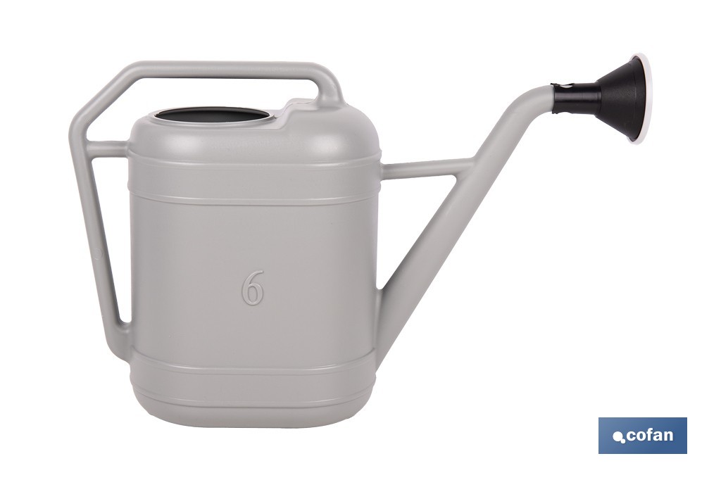 Regadera gris con cabezal desmontable de HDPE | Resistente, ligera 100 % reciclable con capacidad de 6 litros - Cofan