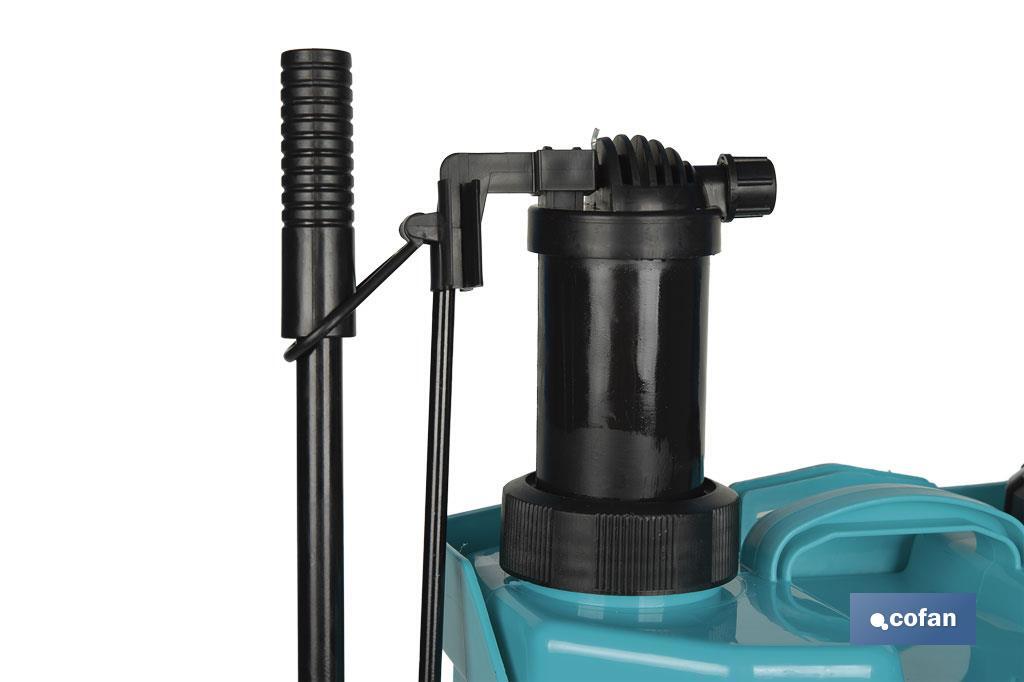Pulverizador de espalda | Funcionamiento eléctrico y manual | Capacidad: 16 litros | Batería de Li-Ion 12 V | Lanza 60 cm | 4 boquillas | Correas acolchadas - Cofan