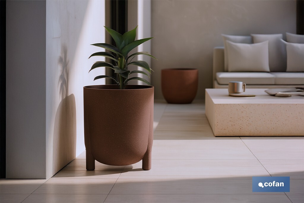 Macetas decorativas con patas | Tapón de drenaje incorporado | Disponibles en color café y crema | Diferentes medidas y capacidades - Cofan