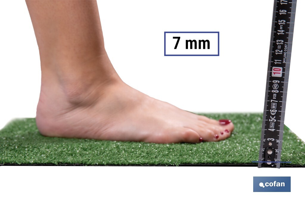 Erba sintetica alta 7 mm | Leggero e molto facile da posizionare | Ideale per l'esterno, piscine, balconi e giardini - Cofan