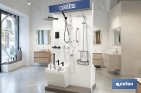 Expositor de madera con grifería y accesorios de baño | Incluye 32 referencias, 96 productos | Iluminación en el cabecero - Cofan