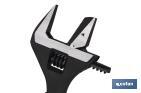 Llave ajustable reversible de gran apertura | Con moleta central. Mango fabricado en goma de gran confort | Medidas 8" (200 mm) - Cofan