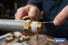 Hilo sellador de PTFE | Adecuado para roscas plásticas y metálicas de agua y gas | Bote con cortador | Longitud de 160 m - Cofan
