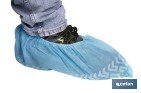 Cubrezapatos desechables antideslizantes | Material: polipropileno | Color: azul | Talla única | Disponible en packs de 100 unidades - Cofan