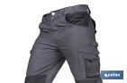 Pantalón de trabajo modelo Heimdall en gris oscuro y negro | Elástico, reforzado con múltiples bolsillos | Materiales: 65 % poliéster, 32 % algodón | Disponible en amplio rango de tallas - Cofan