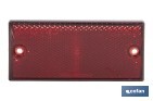 Catadióptrico rectangular con agujeros | Tornillos no incluidos | Producto homologado | Disponible en 3 colores diferentes | Medidas: 106 x 50 mm - Cofan