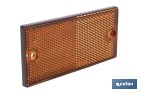 Catadióptrico rectangular con agujeros | Tornillos no incluidos | Producto homologado | Disponible en 3 colores diferentes | Medidas: 106 x 50 mm - Cofan